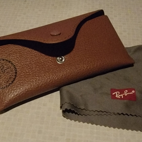 SOLD Ray-Ban Round Sunglasses - Picture 3 of 7
